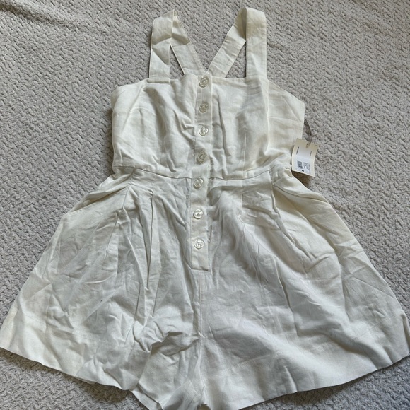 A New Day Sleeveless Romper - NWT - Medium- White - Picture 3 of 5